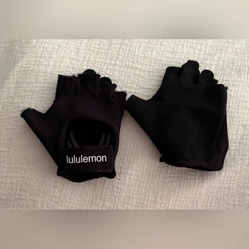 Lululemon fingerless gloves